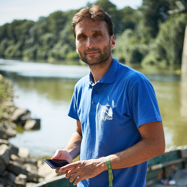 Hivatalos fotók a Tiszai PET Kupa környezetvédelmi akció önkénteseiről. Fotó: Bankó József fotográfus